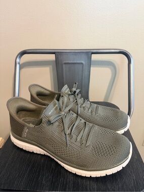 Skechers Hands Free Slip-Ins Virtue Divinity Olive Sneakers Sz 8